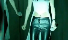 制服(韩)在线观看,青春校园的激情燃烧，在线观看青春回忆