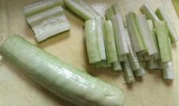 网红吃白瓜酸,酸爽滋味引网友热议